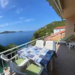 Lomea Apartment *